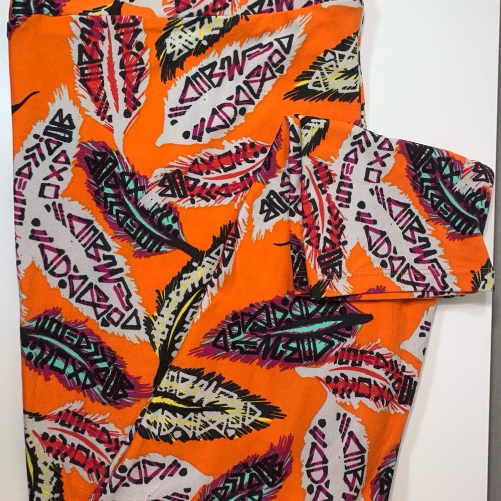 EUC LULAROE TC2 Orange with feathers leggings